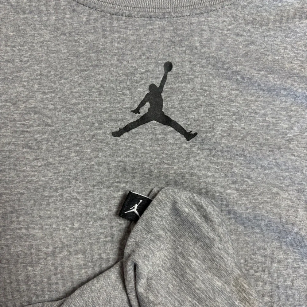 Jordan Brand Dri-FIT Jumpman Logo T-Shirt Mens Medium Heather Grey Raglan Tee